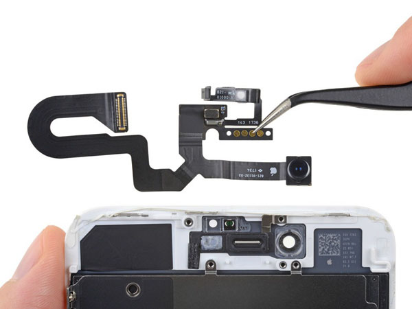 iPhone 8 Plus – Thay thế camera phía trước và cáp cảm biến