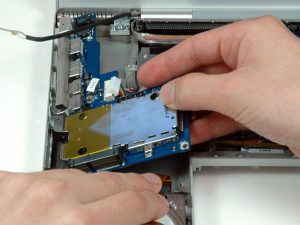 MacBook Pro 17 “Mô hình A1151 A1212 A1229 và A1261 – Thay thế Bảng I / O bên trái
