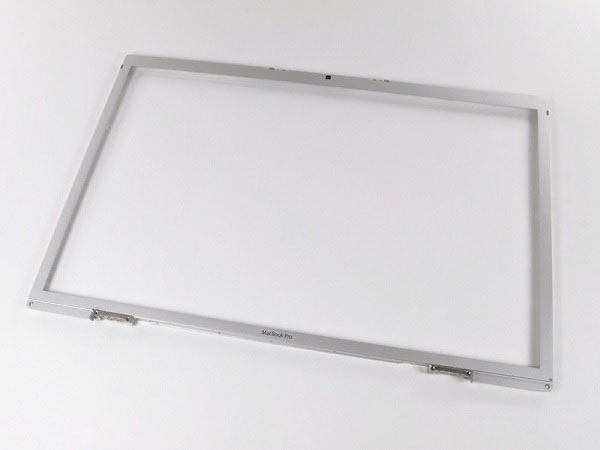 MacBook Pro 17 “Mô hình A1151 A1212 A1229 và A1261 – Thay thế mặt trước hiển thị Bezel