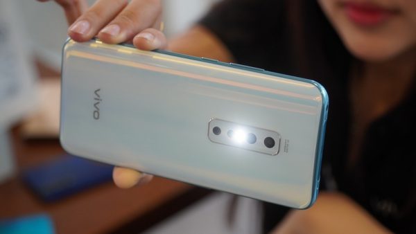 Vivo V17 Pro: Camera selfie kép thò thụt, camera chính độ phân giải “khủng” và còn gì?