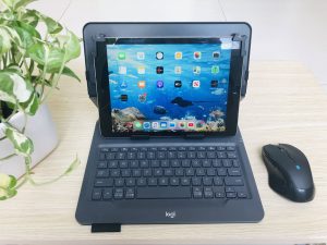 Bàn Phím iPad Pro 10.5 Hiệu Logitech Universal Folio