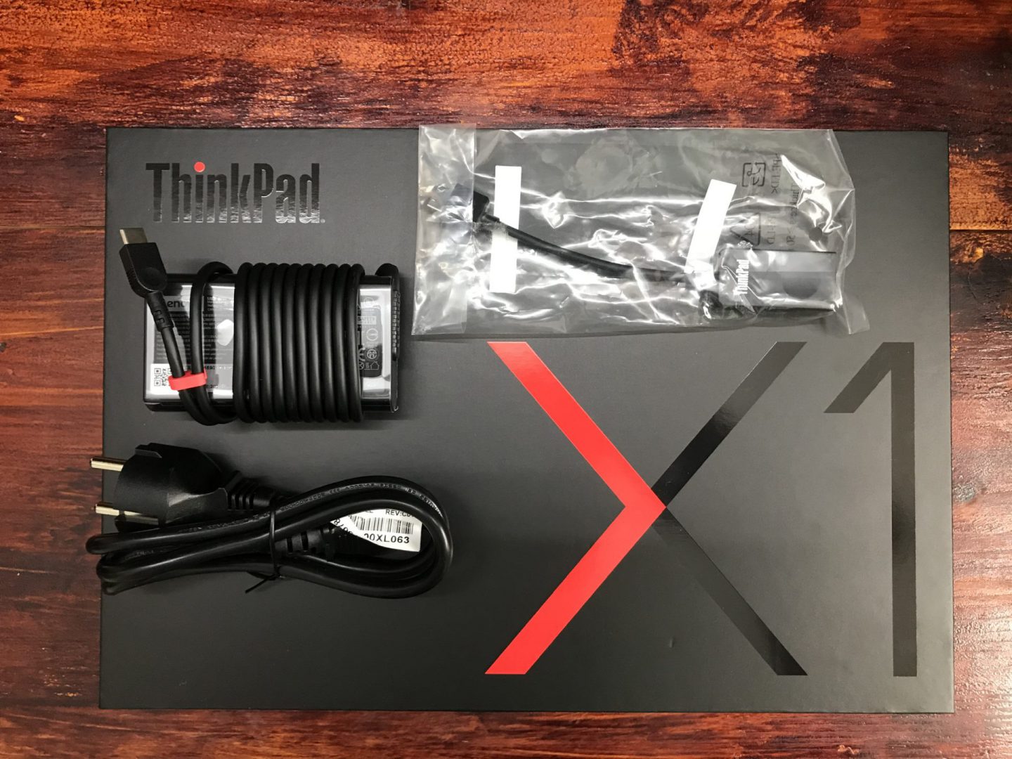 Lenovo ThinkPad X1 Carbon Gen 8 - Laptop Doanh Nhân Siêu Mỏng.