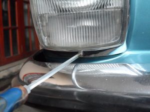 Thay thế bóng đèn pha Mercedes W115