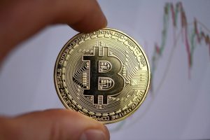 Bitcoin giao dịch dưới 8.000 đô la dưới mức cao nhất mọi thời đại khi nó đang trên đà đạt 57 nghìn đô la