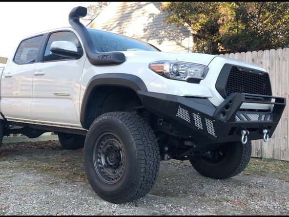 Thay thế đèn gầm Toyota Tacoma