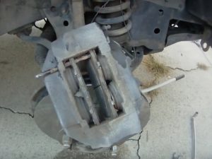 Thay thế má phanh trước Toyota 4Runner 1995-2002