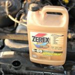 Kiểm tra mức nước làm mát trong động cơ diesel hút khí tự nhiên Mercedes W123 của bạn
