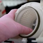Làm thế nào để làm sạch pin quạt xe Toyota Prius 2009-2015