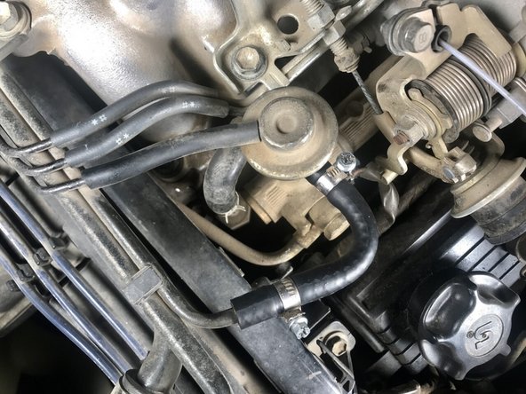 Thay thế đường hồi nhiên liệu cho xe bán tải Toyota SR5 1989-1995